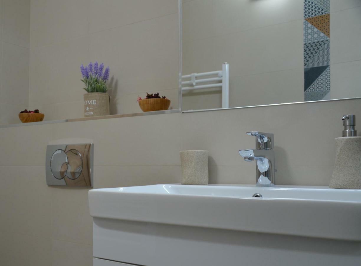 Modern And Cozy Apartment Pitesti Ngoại thất bức ảnh